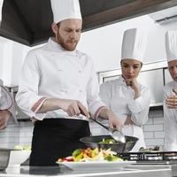 Hotelijeri i ugostitelji na mukama: Grčevita potraga za kuharima